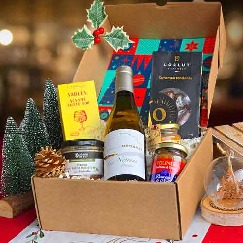 Festive Christmas Wine N Gourmet Basket-Wine And Gourmet Basket For Holiday Celebration In Toulouse